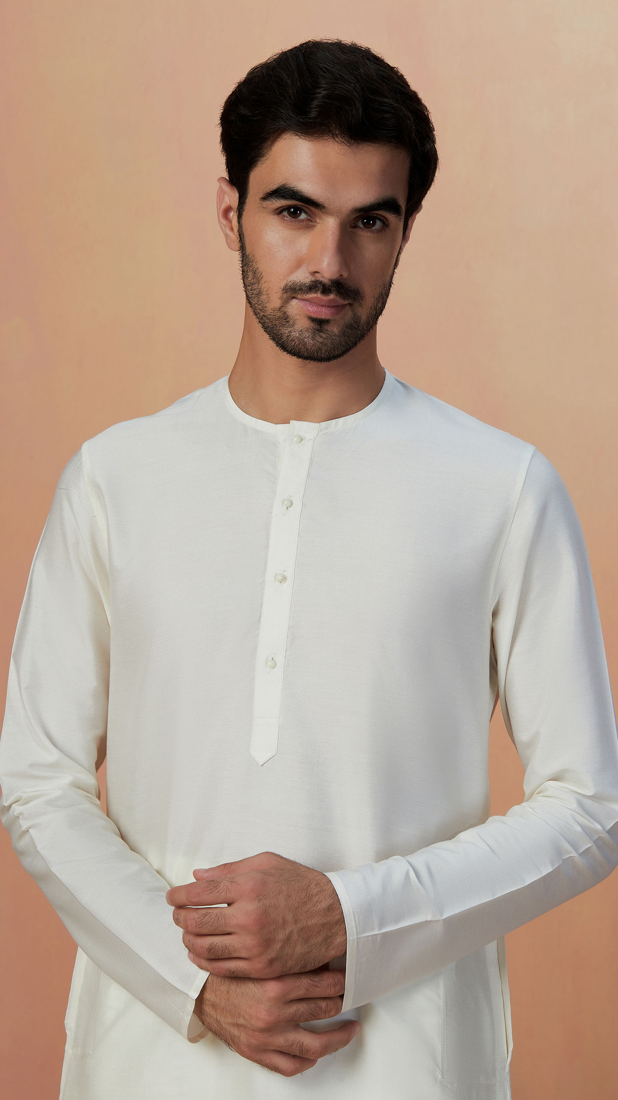 alt message - Manyavar Men White Plain Kurta image number 0