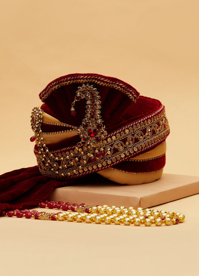 Manyavar Men Maroon And Gold Brooch Embellished Safa