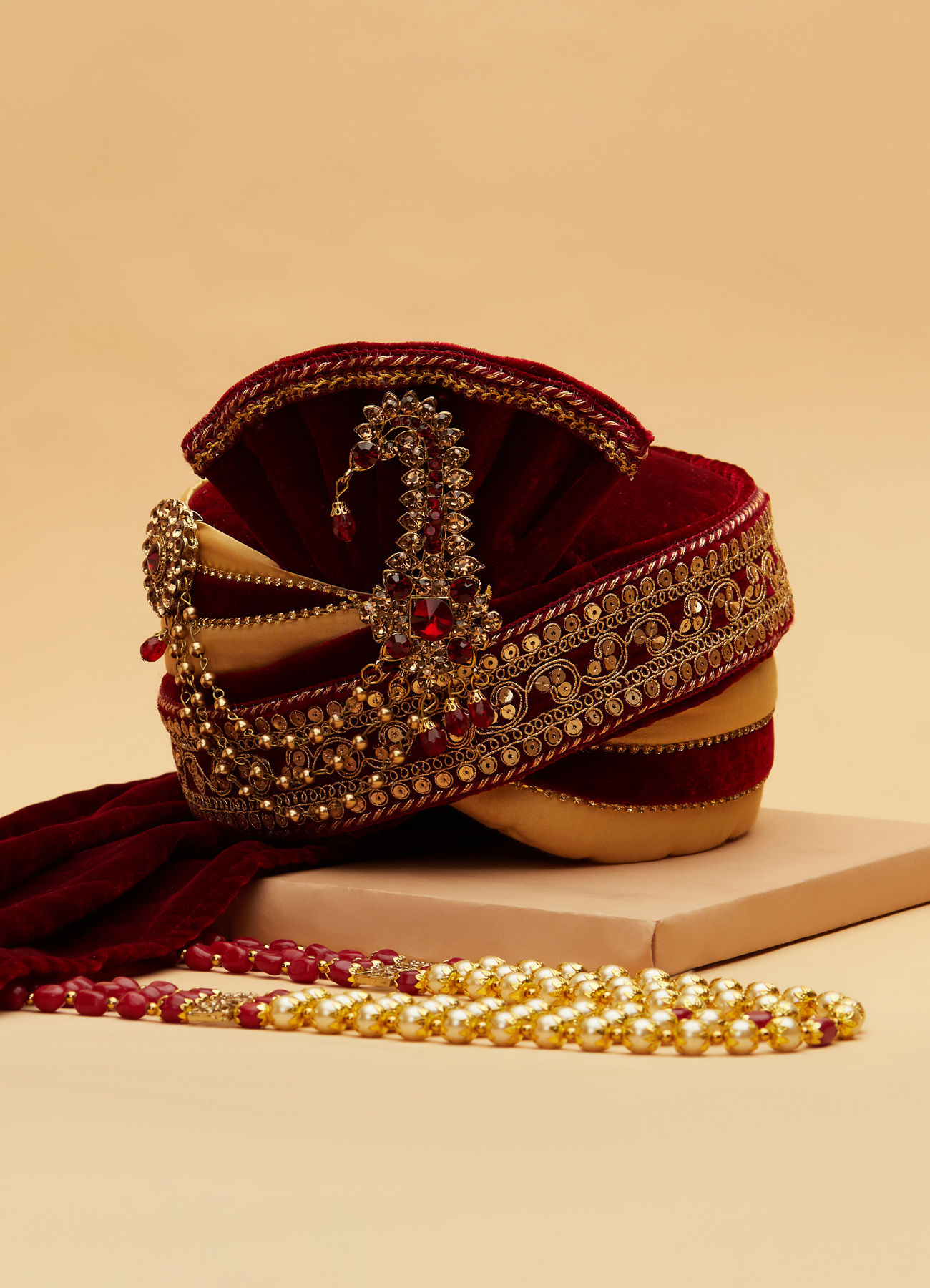 Manyavar Men Maroon And Gold Brooch Embellished Safa