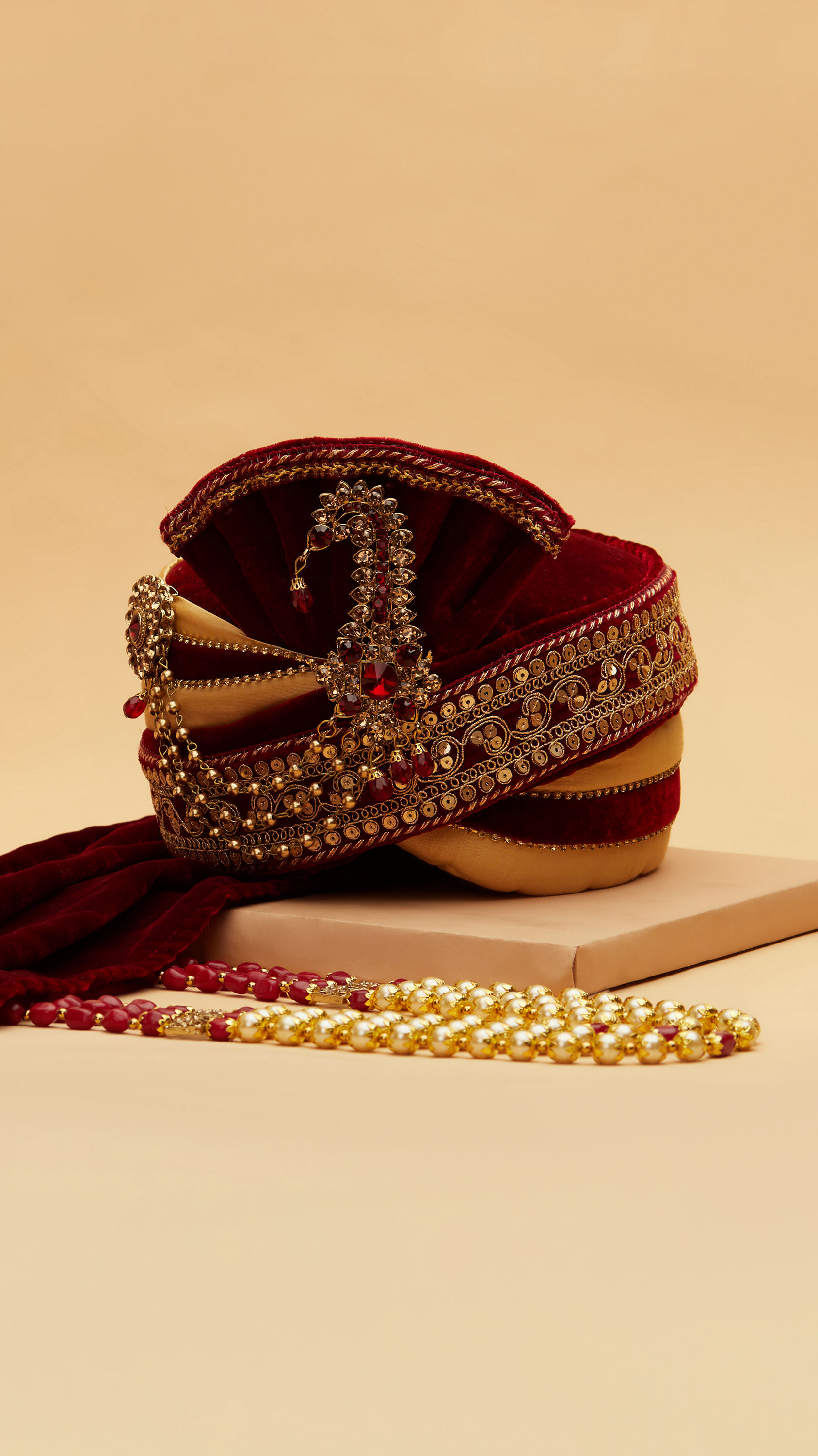 Manyavar Men Maroon And Gold Brooch Embellished Safa