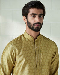 Twamev Men Amber Gold Honeycomb Print Kurta Set