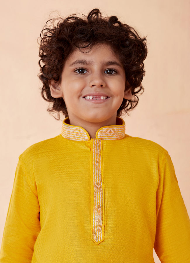 alt message - Manyavar Boys Boys Yellow Self Design Kurta Set image number 0