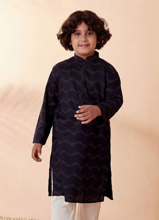 alt message - Manyavar Boys Boys Dark Blue Printed Kurta Set image number 1