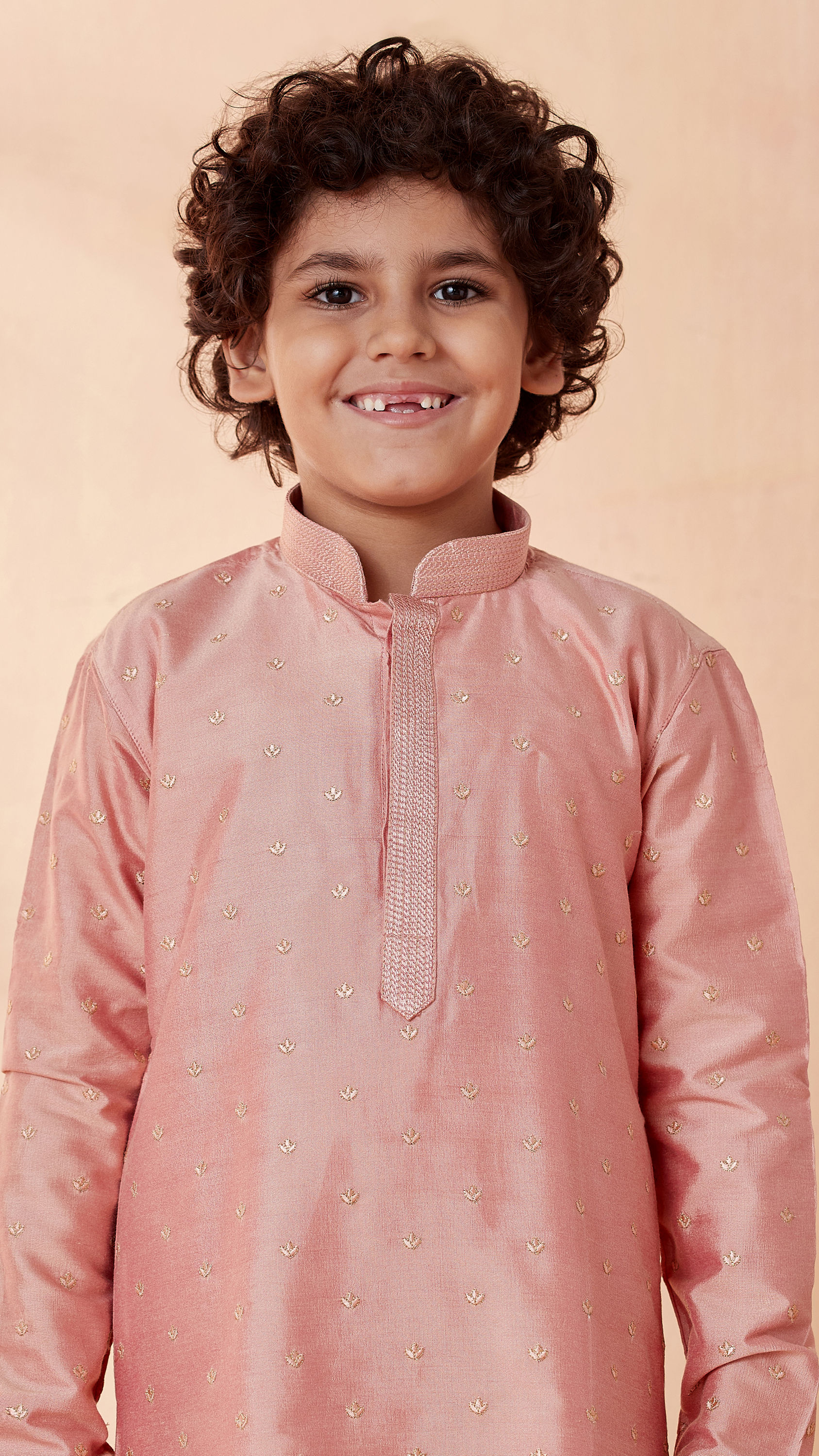 Manyavar Boys Boys Gajari Self Motif Kurta Set