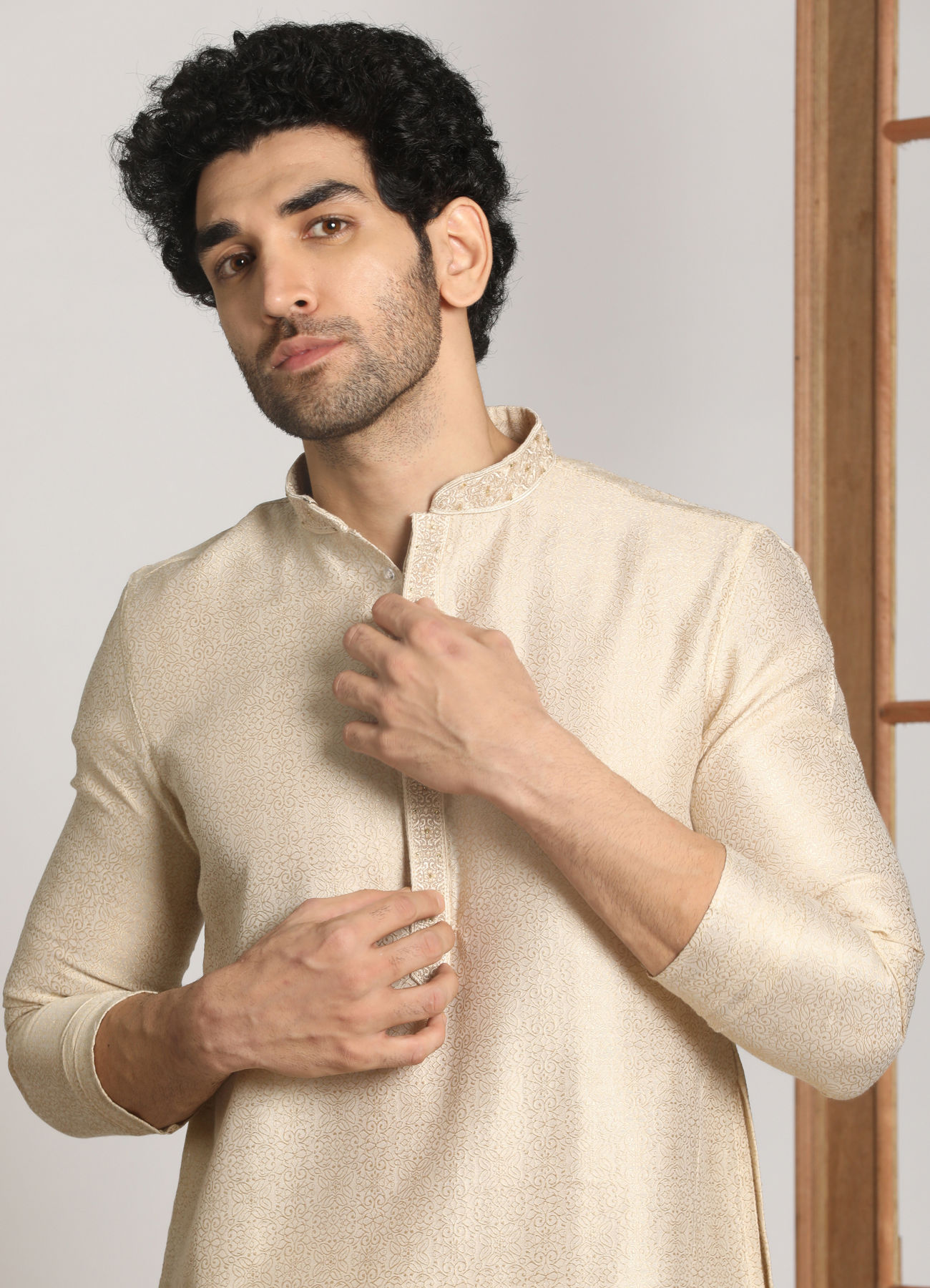 Manyavar Men Off White Festive Kurta With Printed Motifs