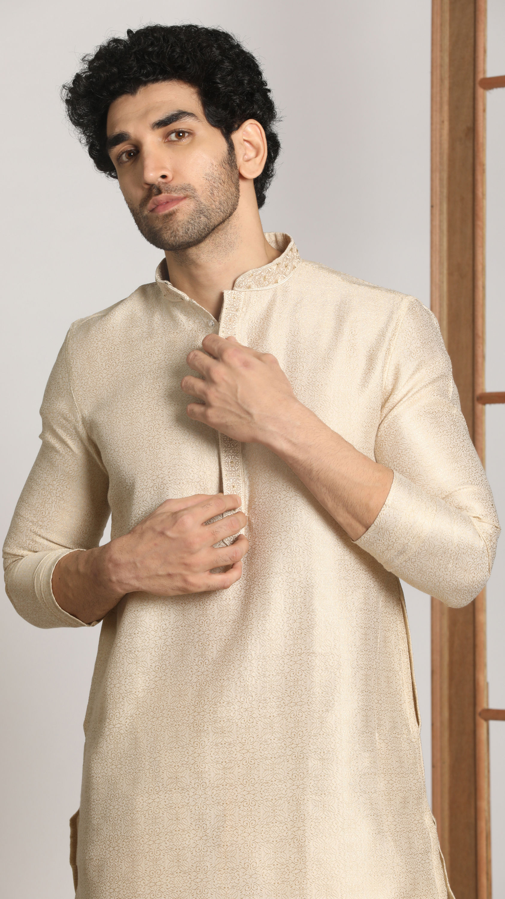 Manyavar Men Off White Festive Kurta With Printed Motifs