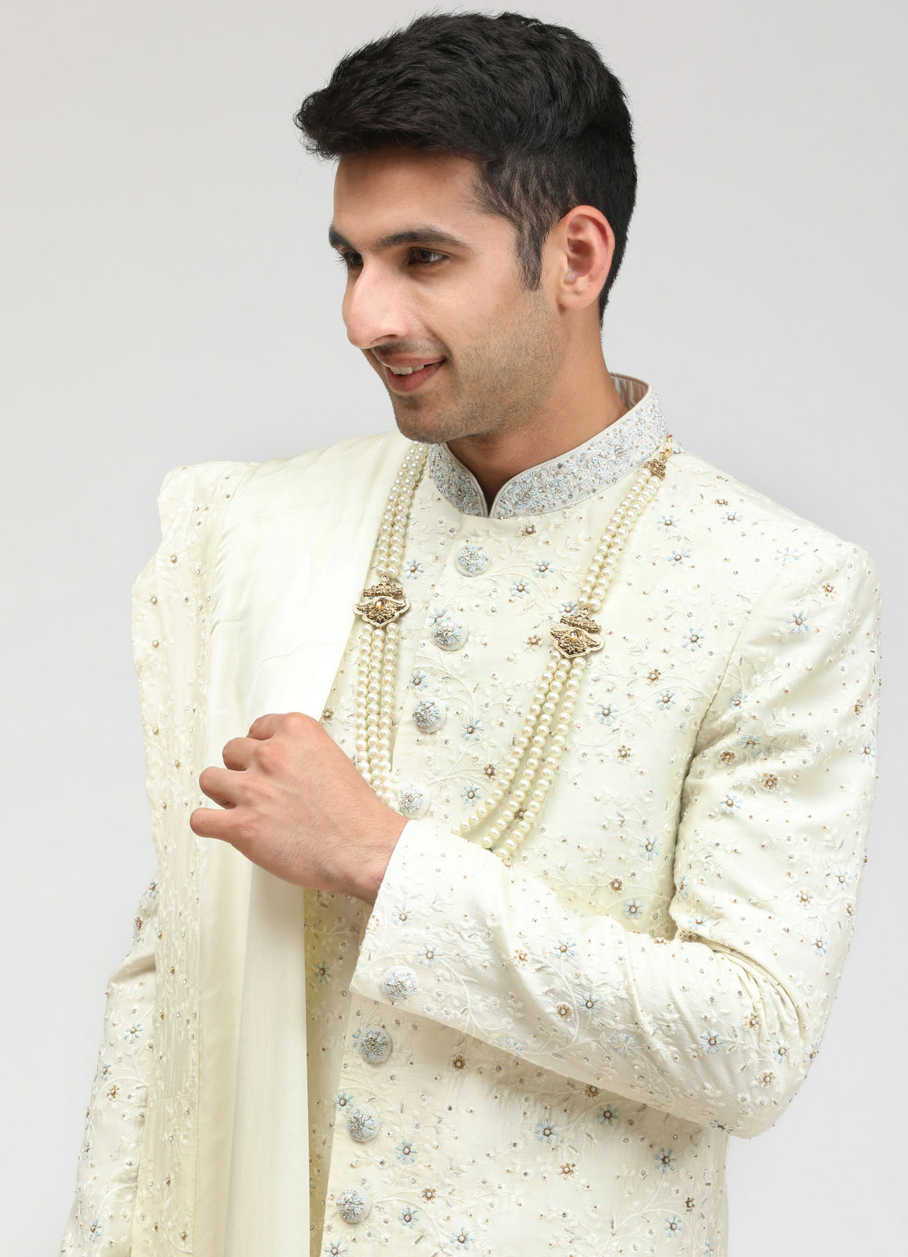 Manyavar Men Pearl White Embroidered Sherwani With Dupatta