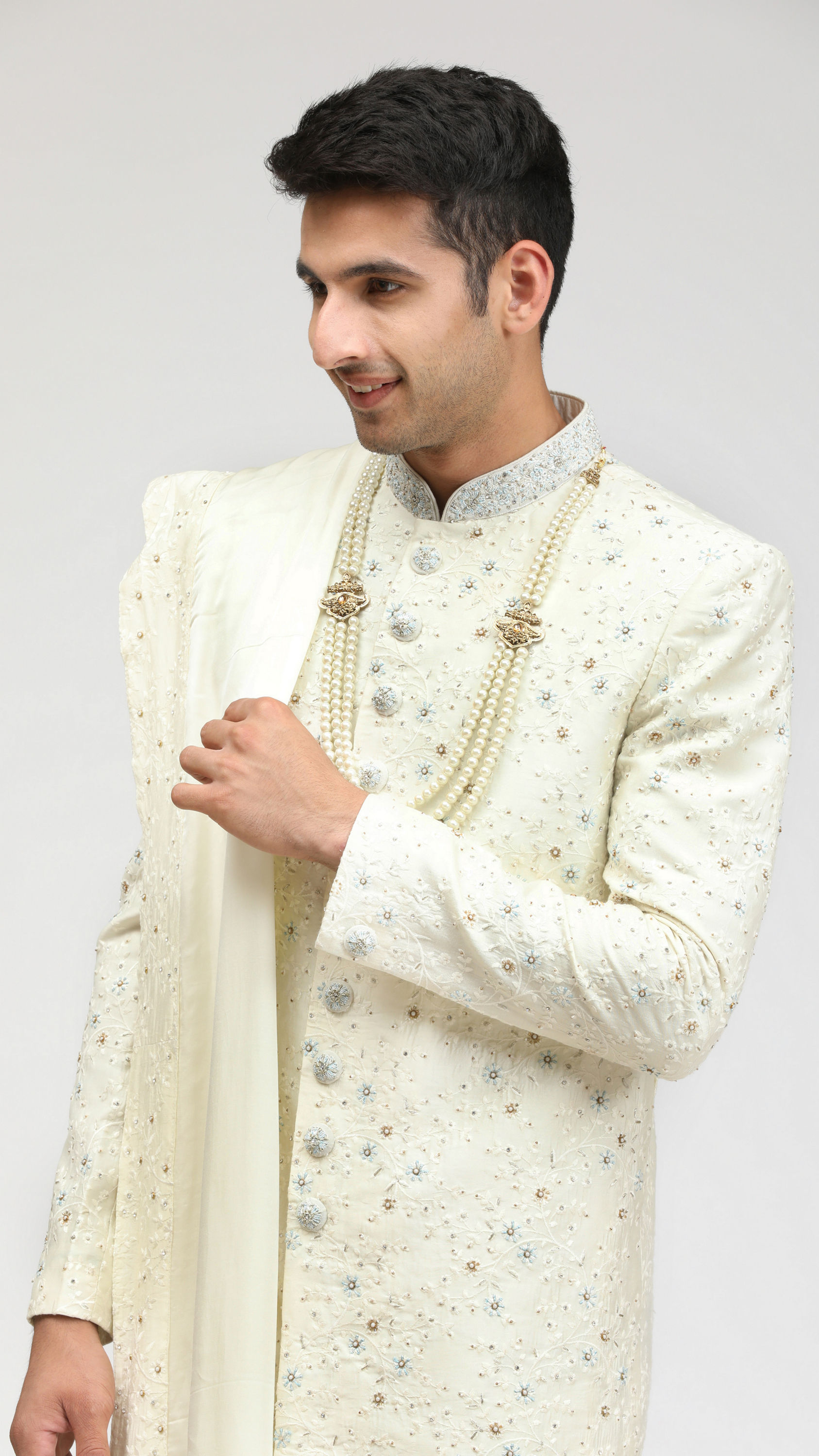 Manyavar Men Pearl White Embroidered Sherwani With Dupatta