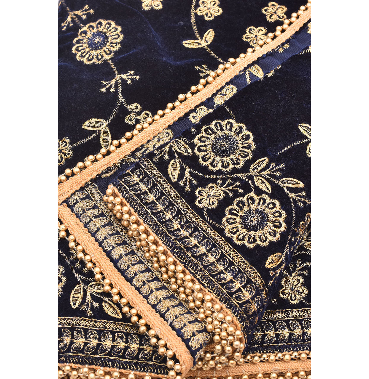 alt message - Manyavar Men Attractive Blue Velvet Dupatta image number 1