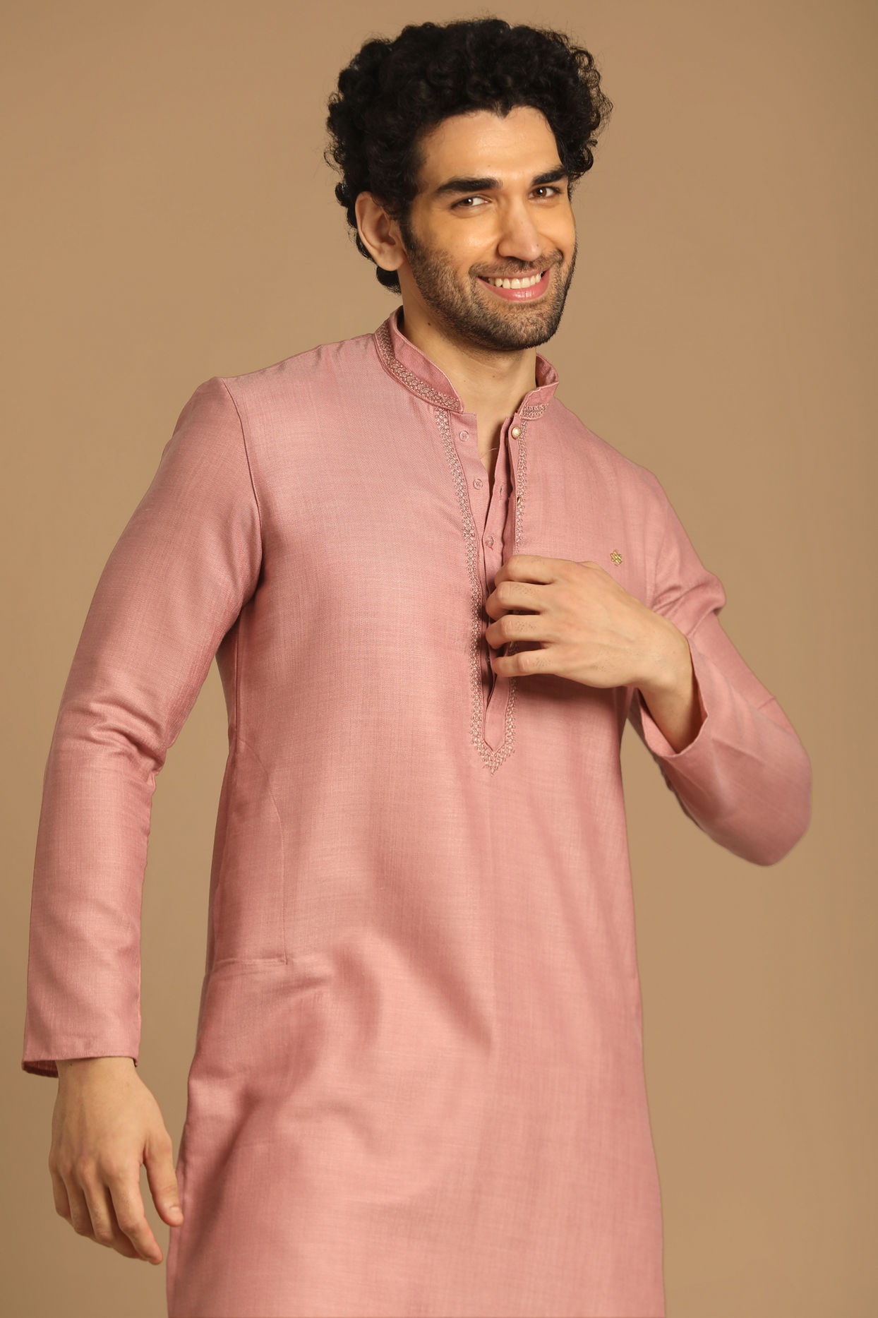 alt message - Manyavar Men Classy Pink Kurta Set image number 0