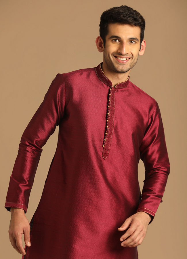 alt message - Manyavar Men Crisp Wine Kurta Pajama image number 0