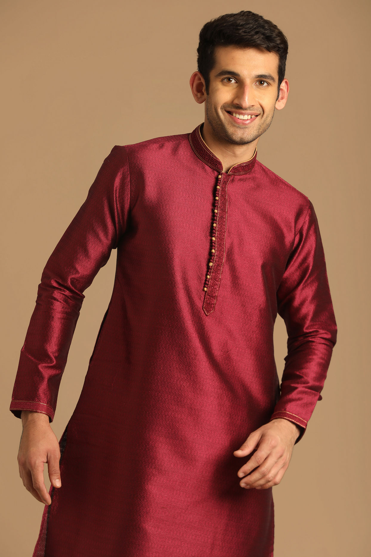 alt message - Manyavar Men Crisp Wine Kurta Pajama image number 0