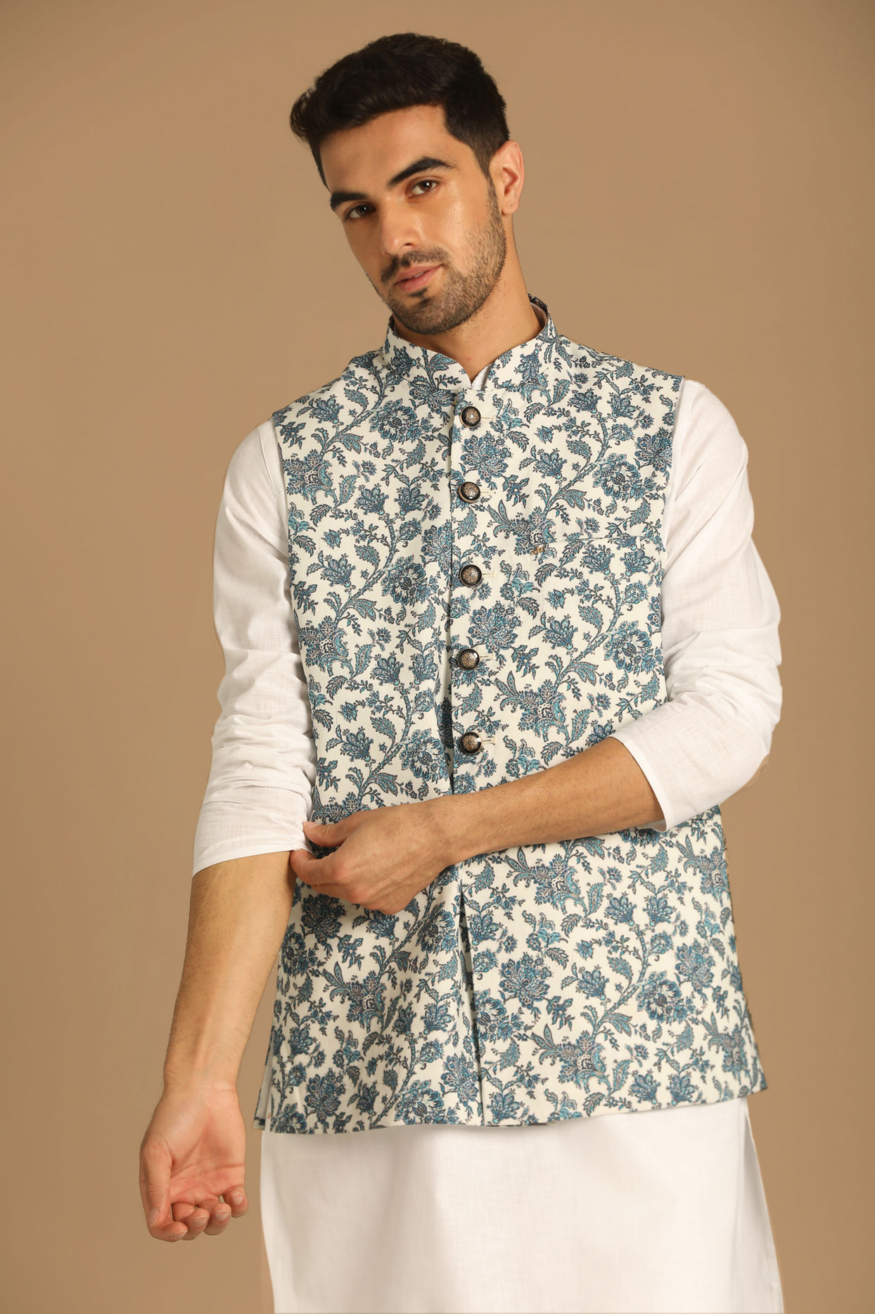 alt message - Manyavar Men Fashionable Light Hued Jacket image number 0