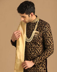 Manyavar Men Enigmatic Maroon Sherwani With Dupatta