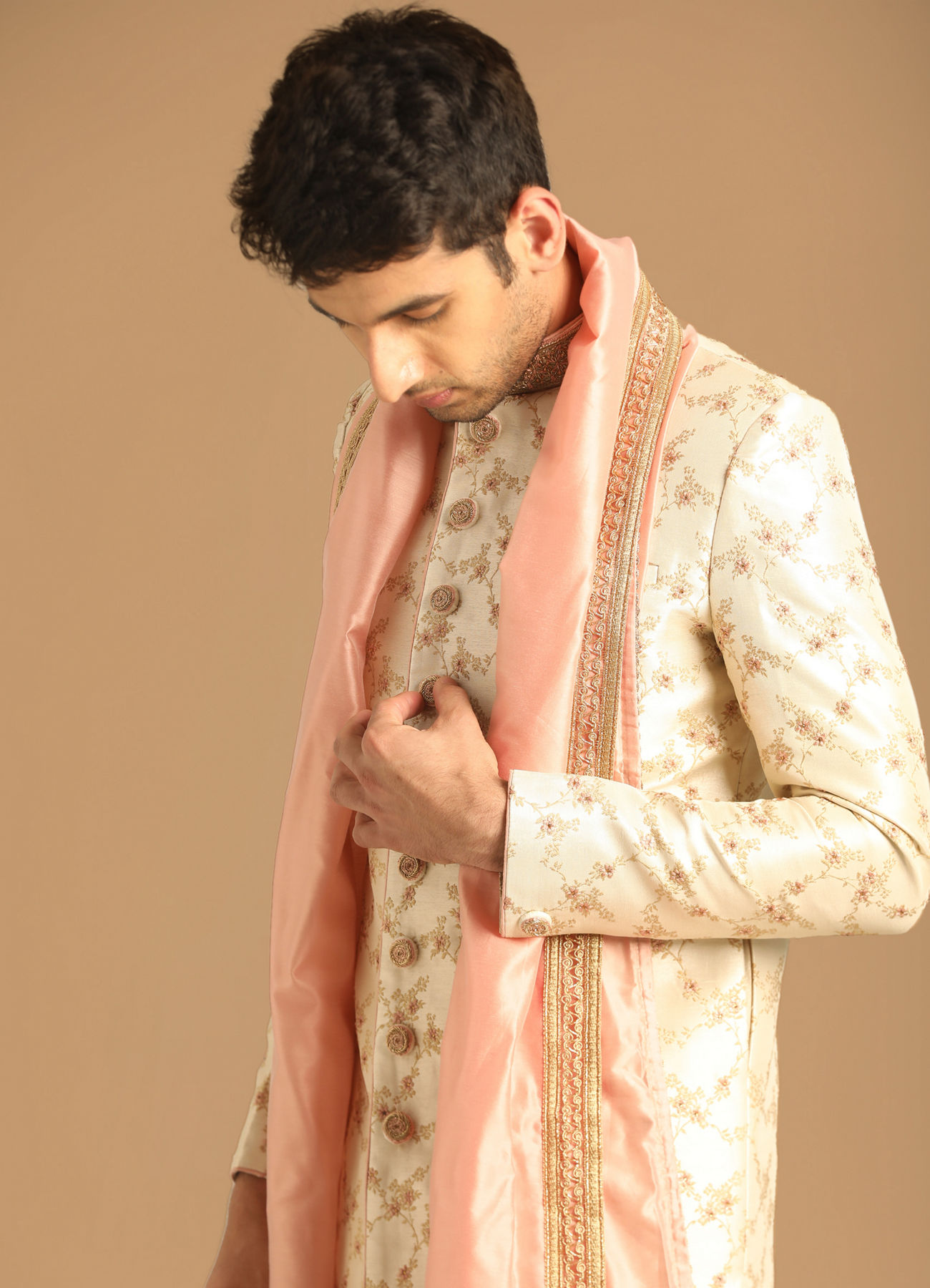 Manyavar Men Charismatic Fawn And Pink Sherwani