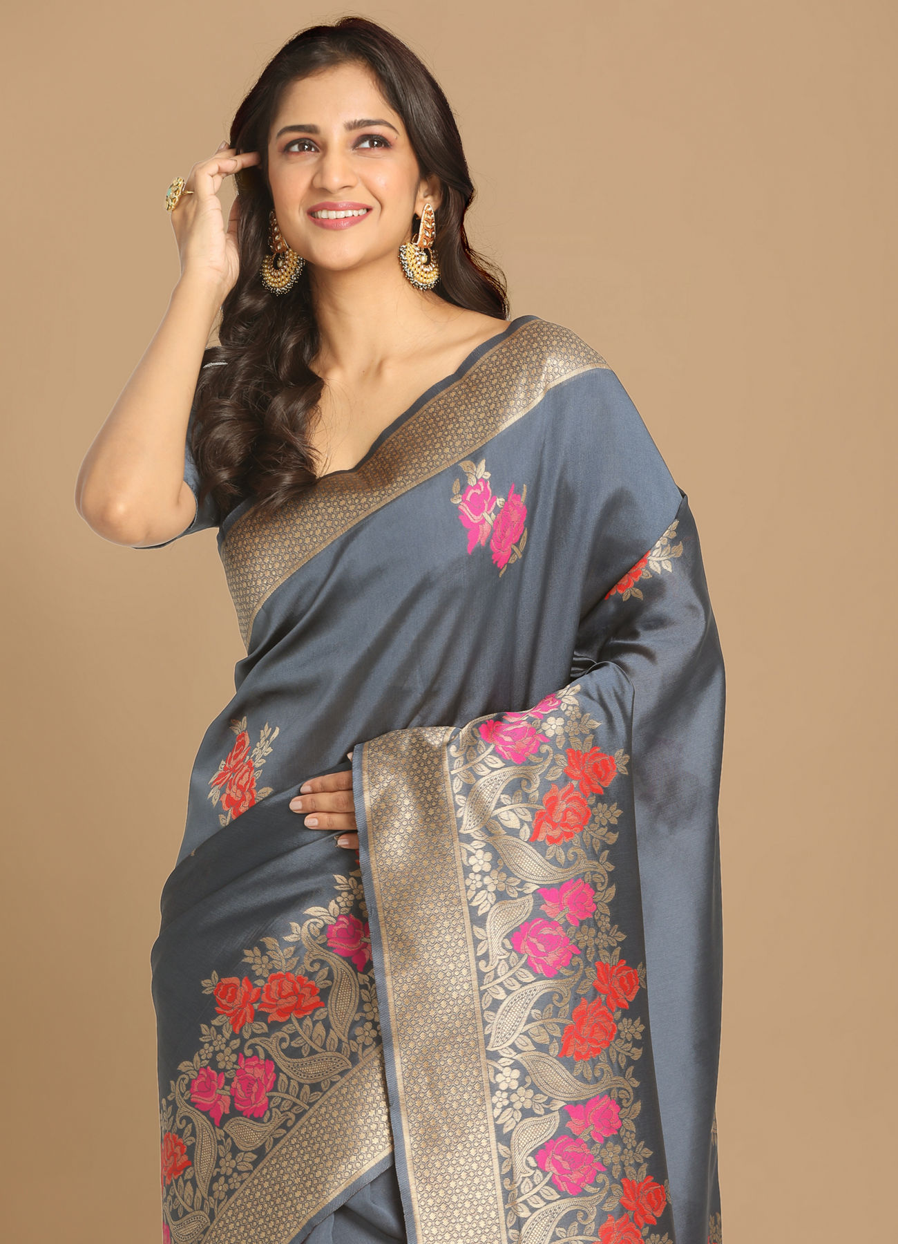 Mohey Women Graceful Grey Weaved Saree