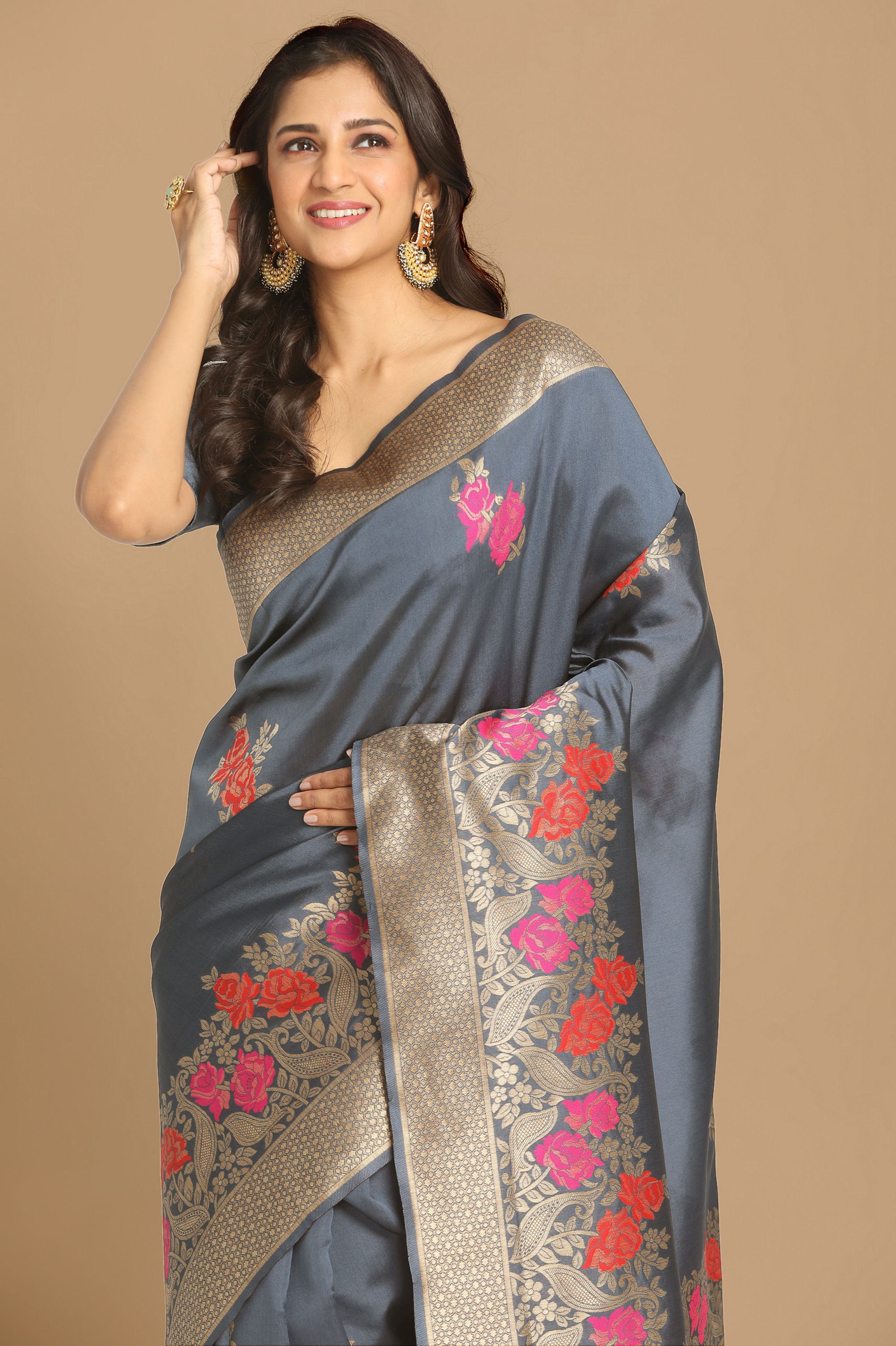 Mohey Women Graceful Grey Weaved Saree