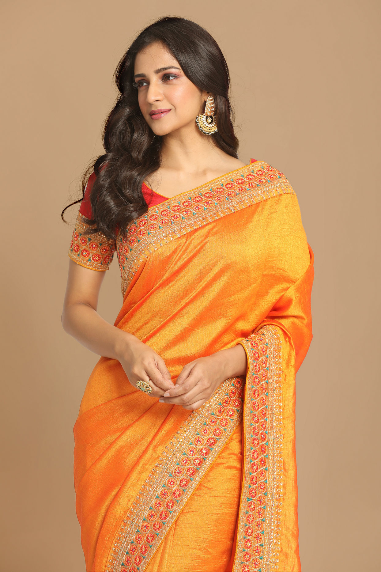 alt message - Mohey Women Mustard Yellow Embroidered Saree image number 1