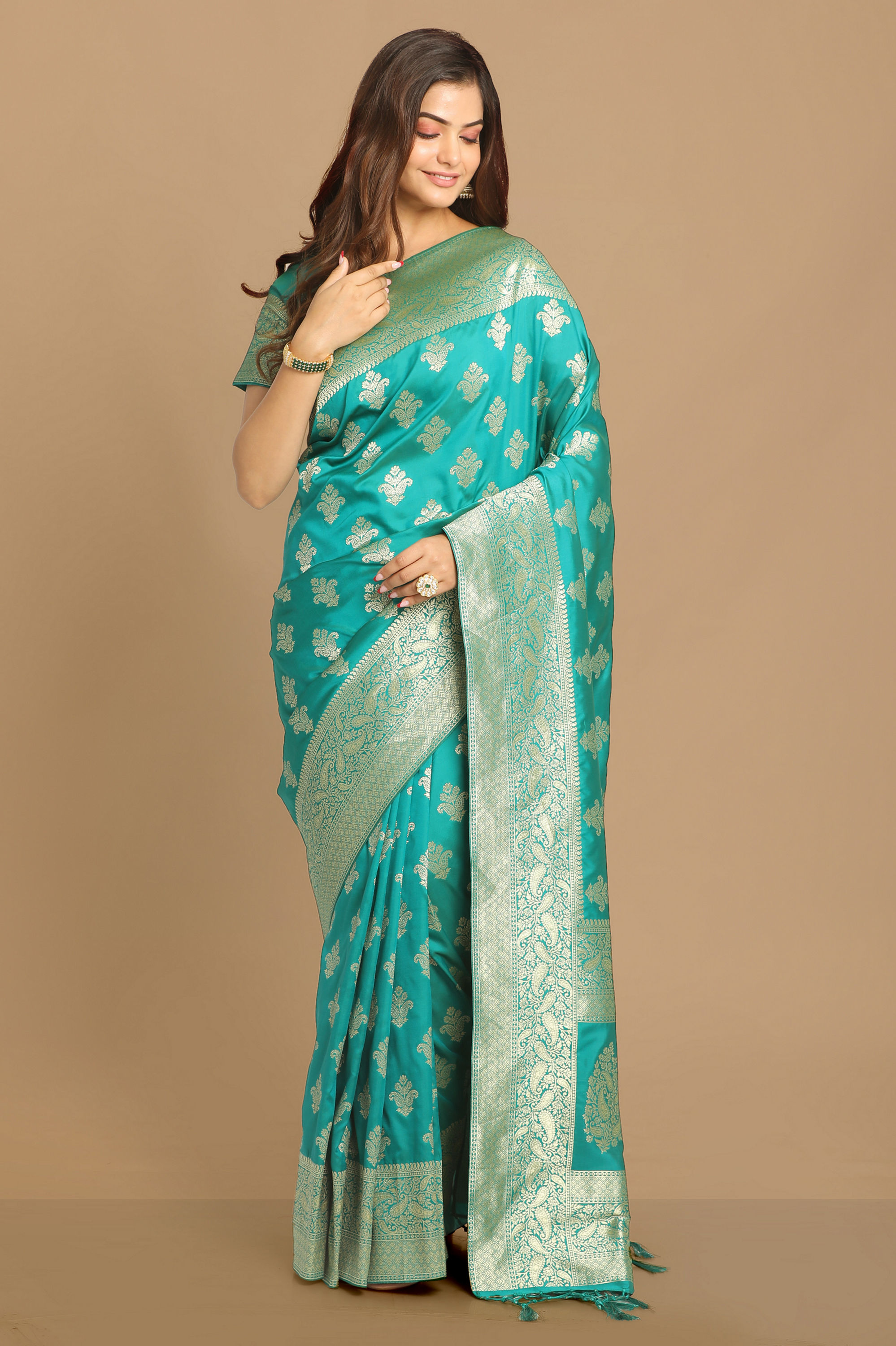 Mohey Women Sensuous Sea Green Saree