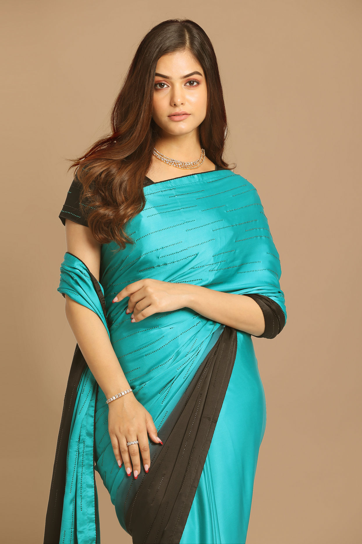 alt message - Mohey Women Light Blue And Black Combination Saree image number 1