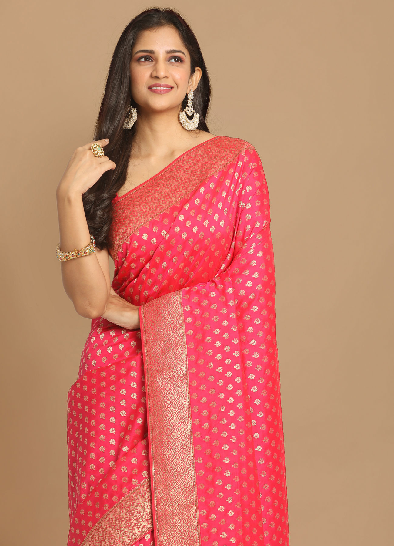 Mohey Women Enchanting Rani Pink Saree