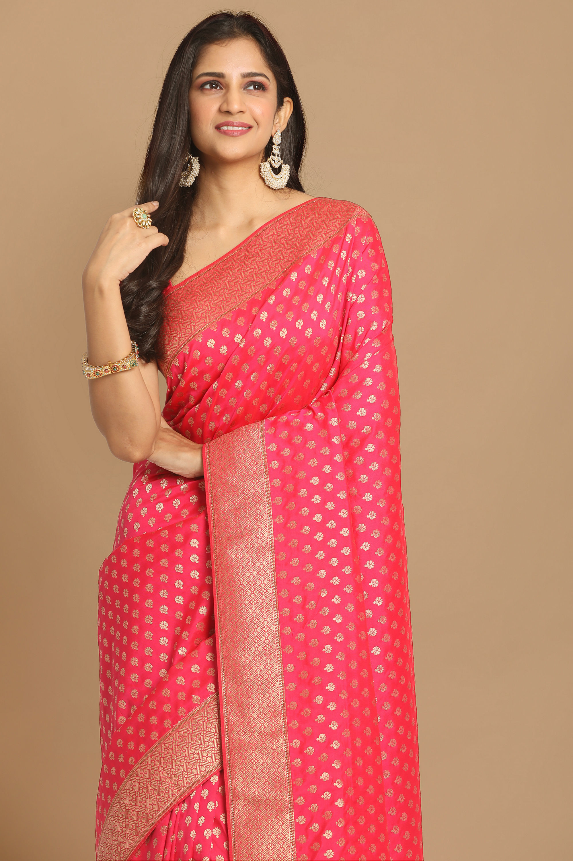 Mohey Women Enchanting Rani Pink Saree