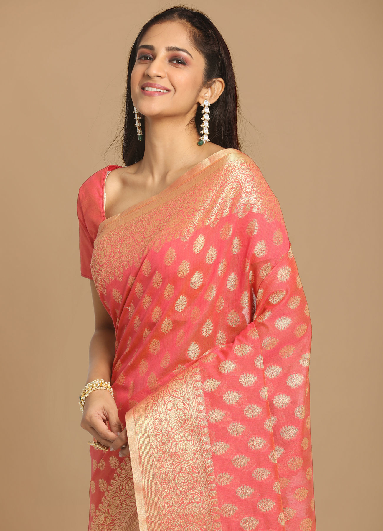 Mohey Women Pink Weaved Saree