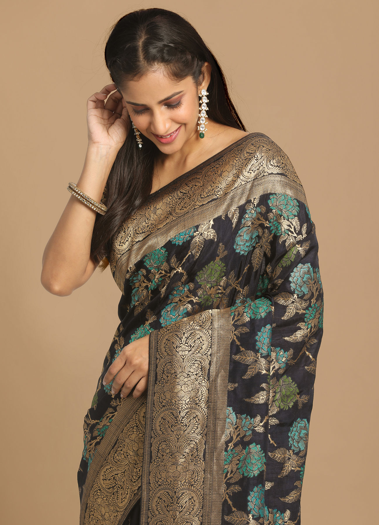 Mohey Women Angelic Indigo Blue Saree