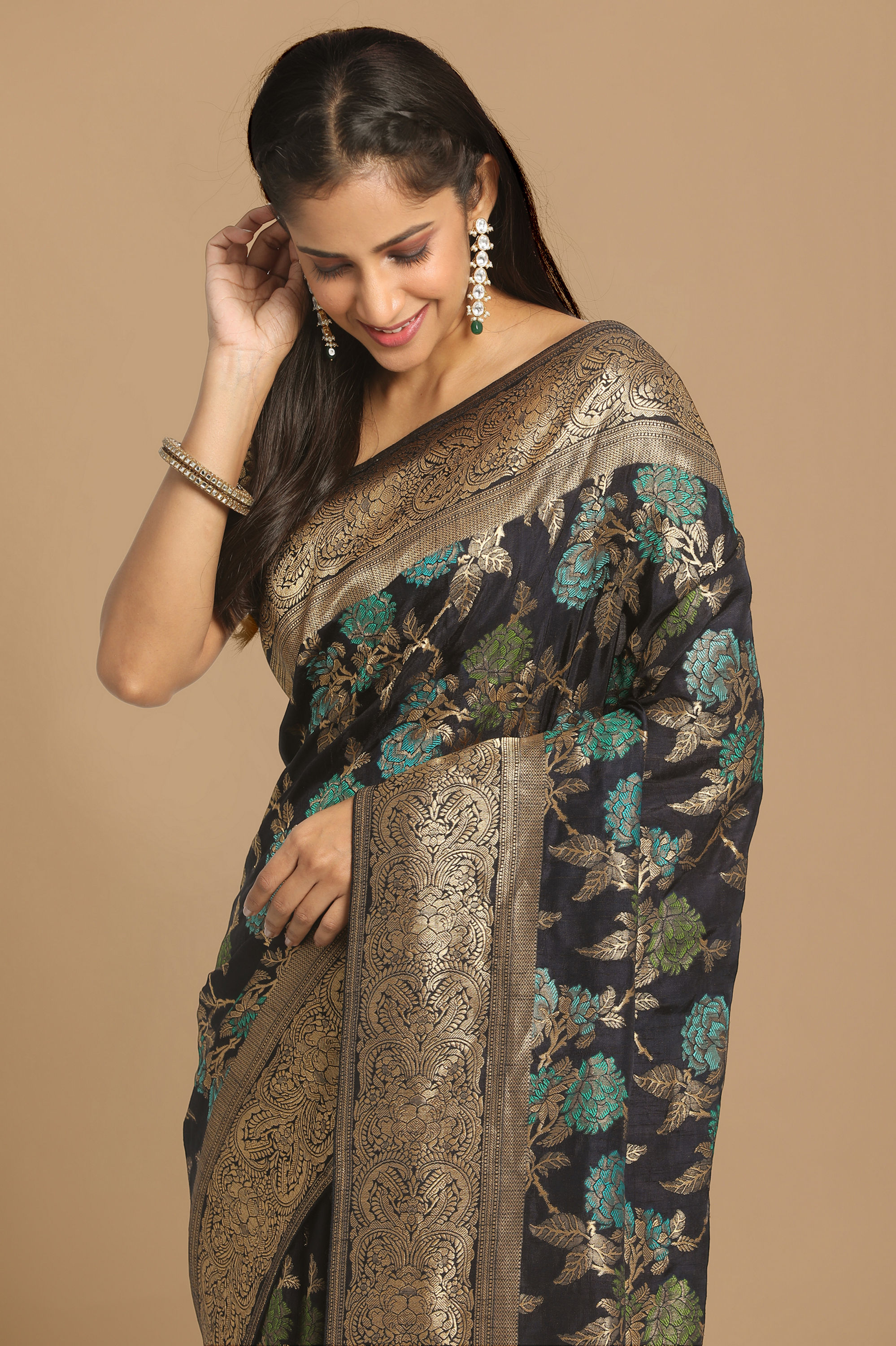 Mohey Women Angelic Indigo Blue Saree