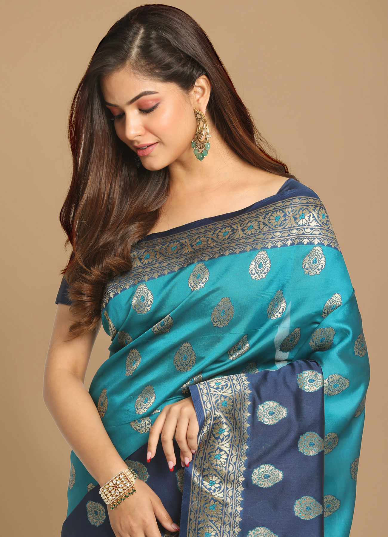 Mohey Women Royal Green Silk Saree