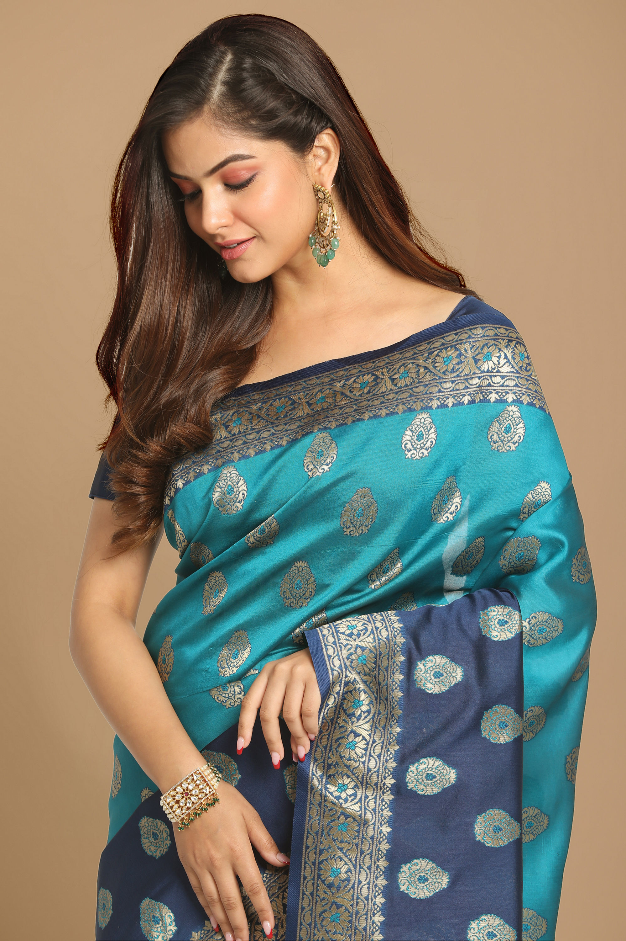 Mohey Women Royal Green Silk Saree