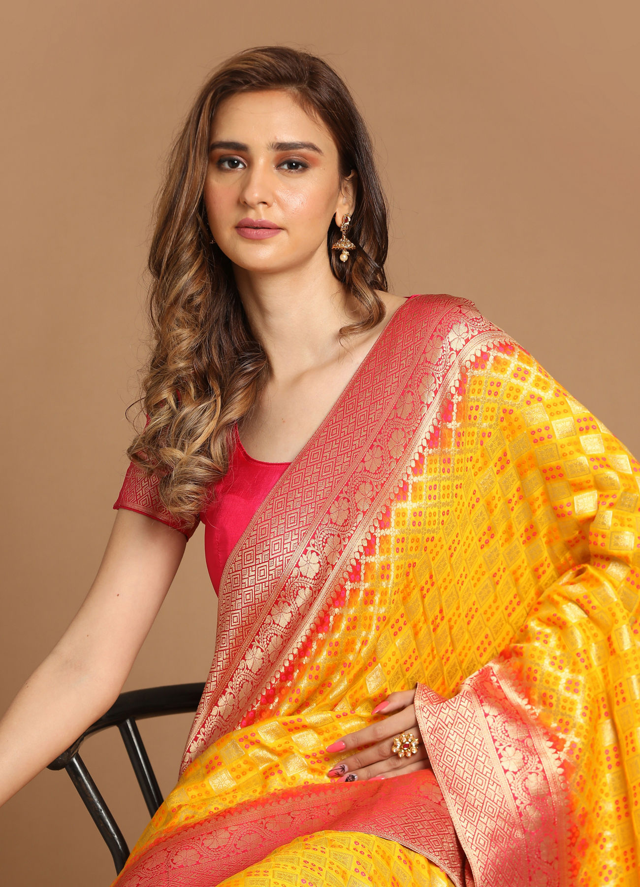 Mohey Women Vibrant Mustard Yellow Saree