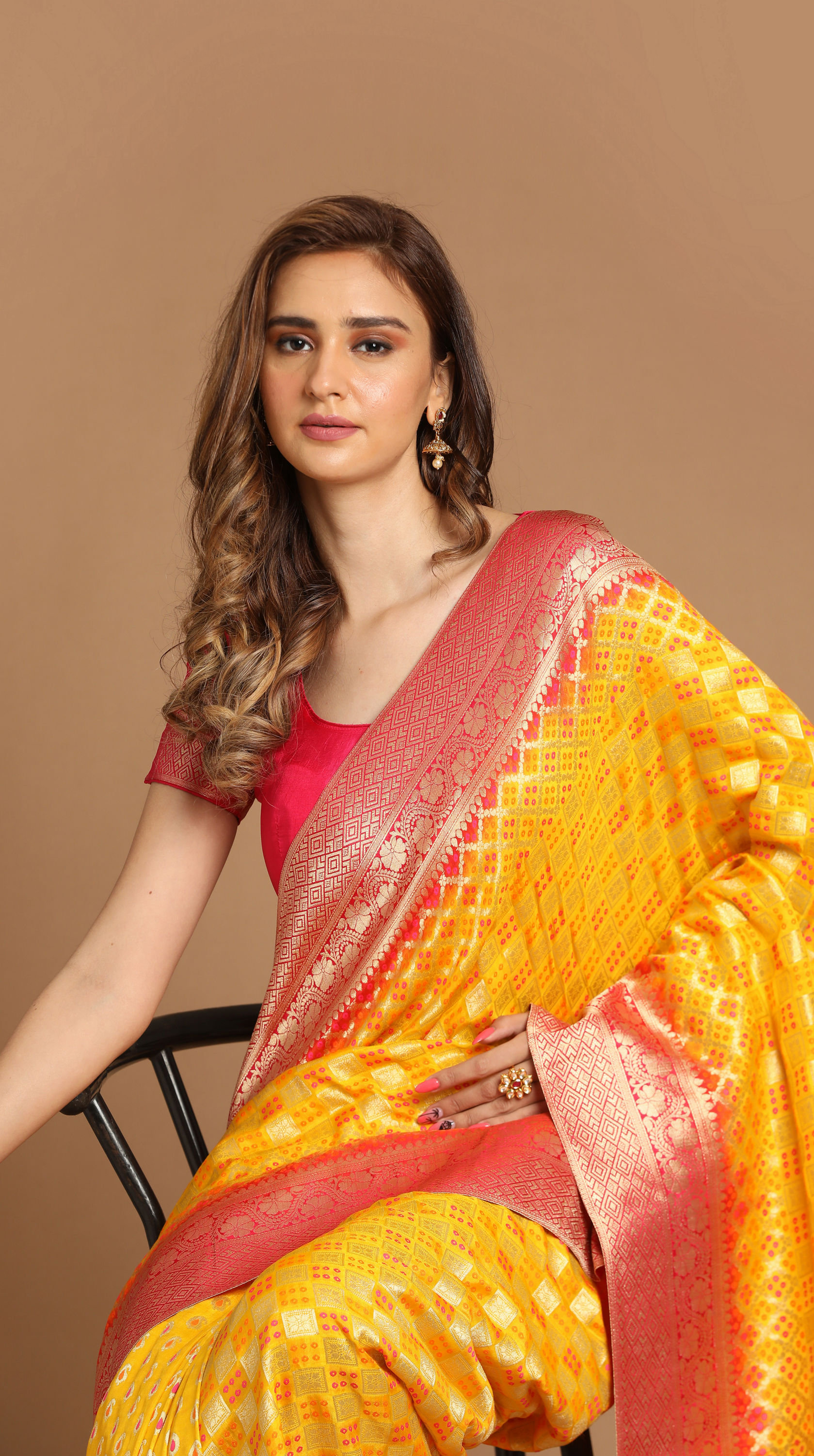 Mohey Women Vibrant Mustard Yellow Saree
