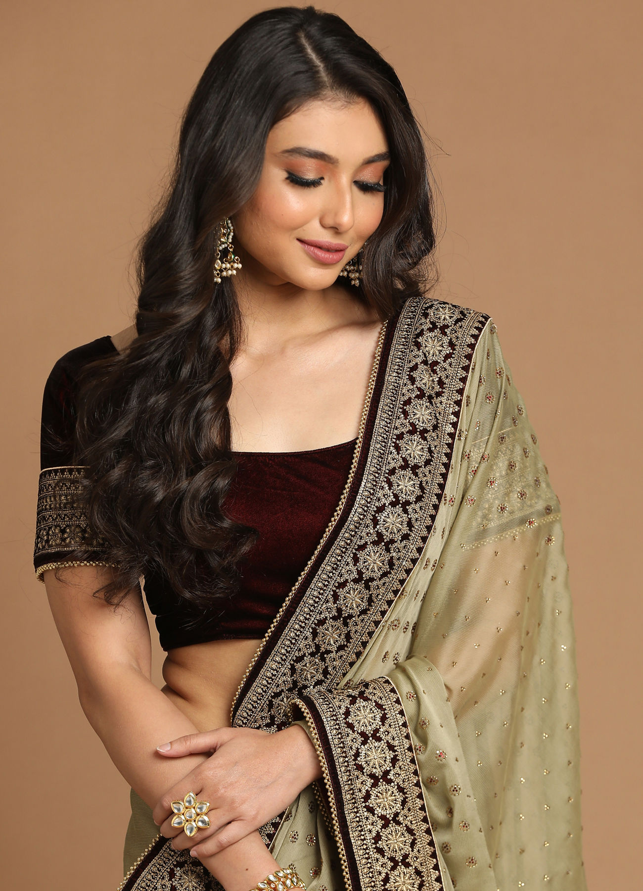 Mohey Women Enchanting Chiffon Pista Saree