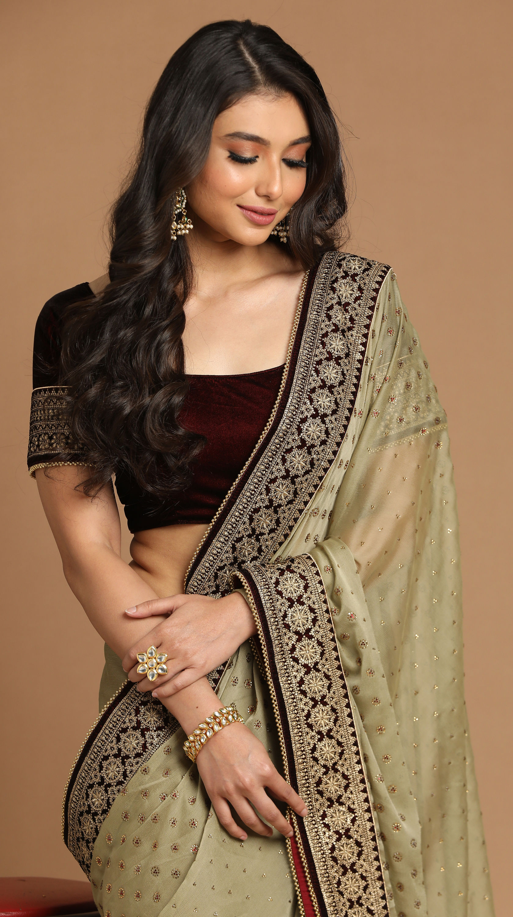 Mohey Women Enchanting Chiffon Pista Saree