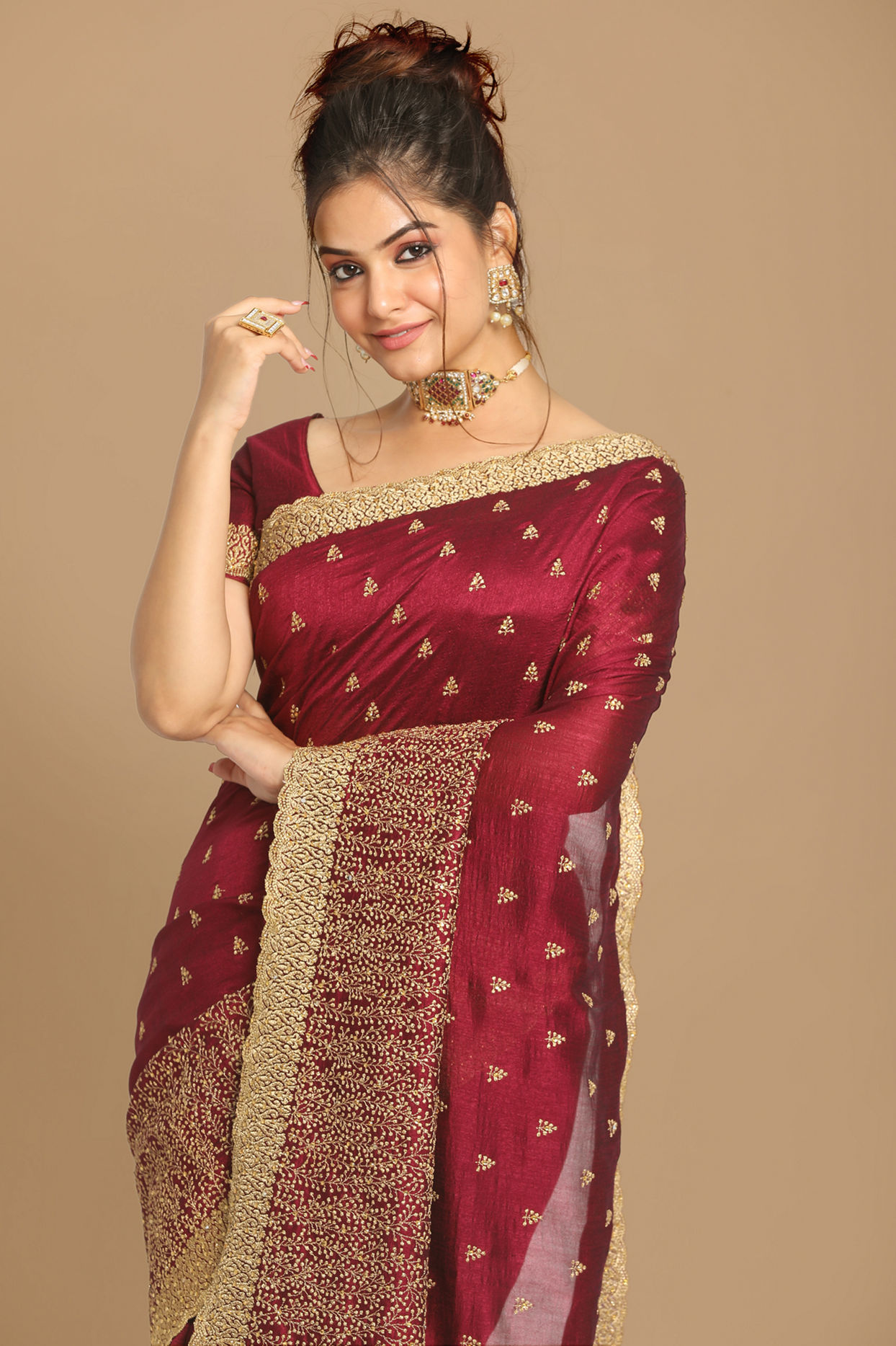 alt message - Mohey Women Sensational Wine Saree image number 1