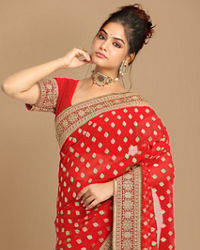 Mohey Women Ravishing Red Saree