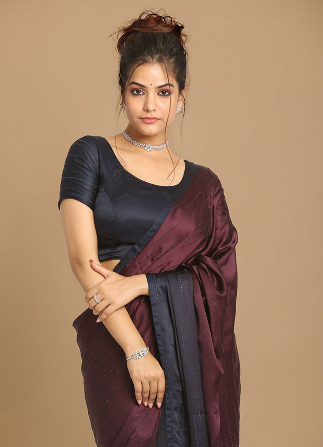 alt message - Mohey Women Gorgeous Wine And Indigo Saree image number 1