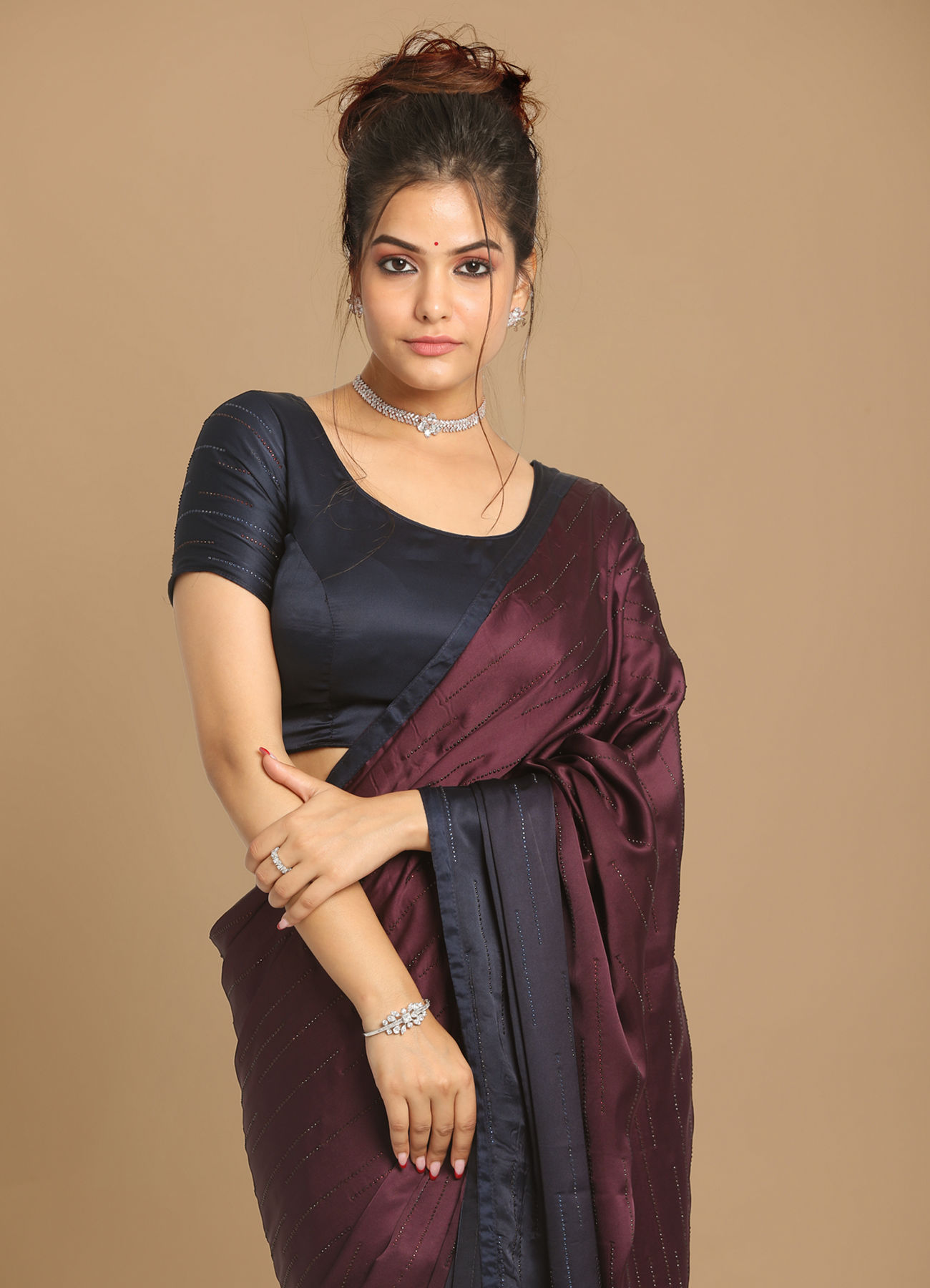 Mohey Women Gorgeous Wine And Indigo Saree