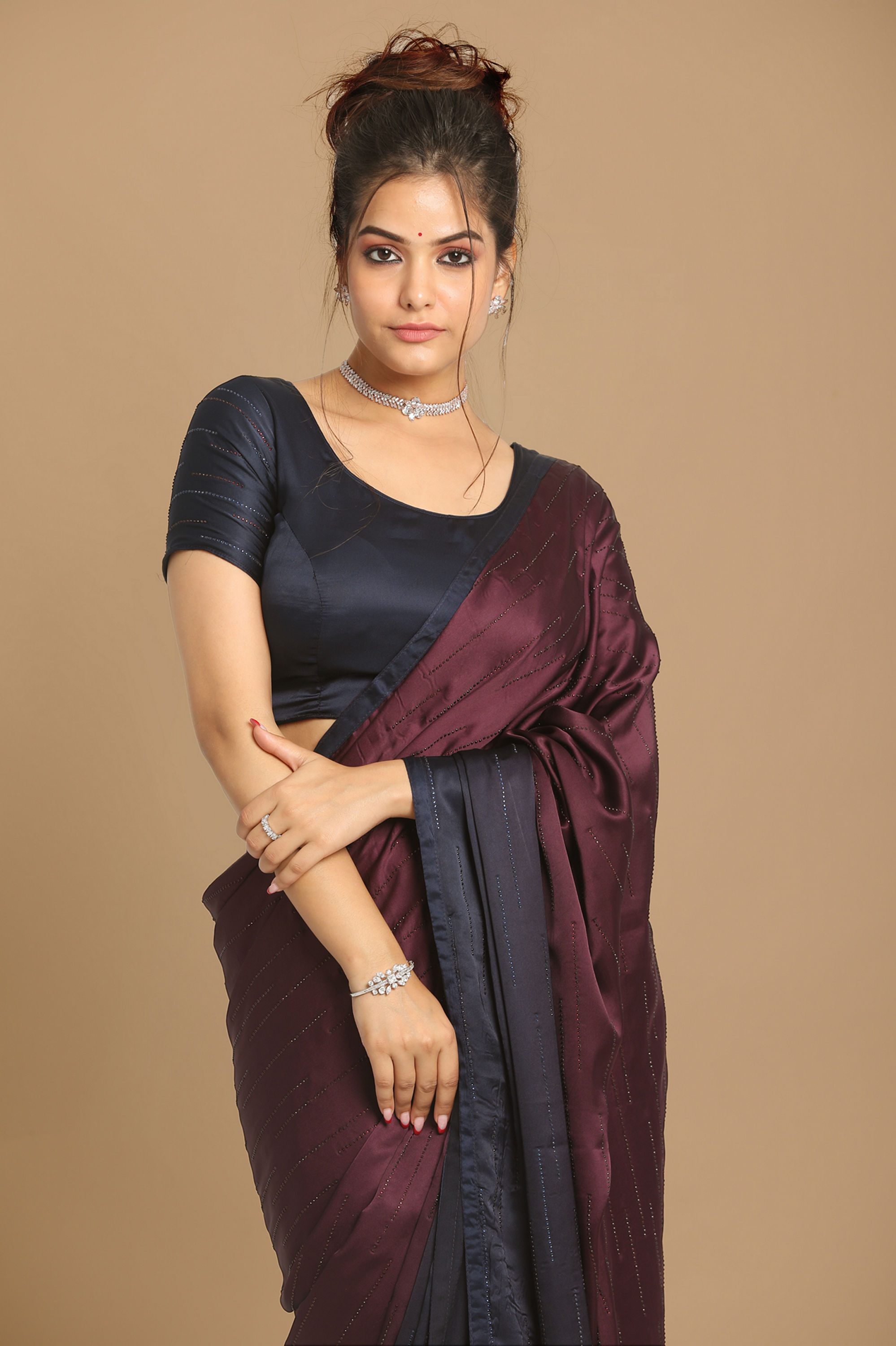 Mohey Women Gorgeous Wine And Indigo Saree