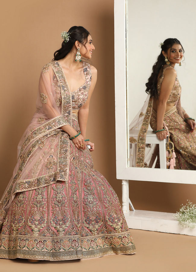 alt message - Mohey Women Embellished Rosy Pink Lehenga image number 3