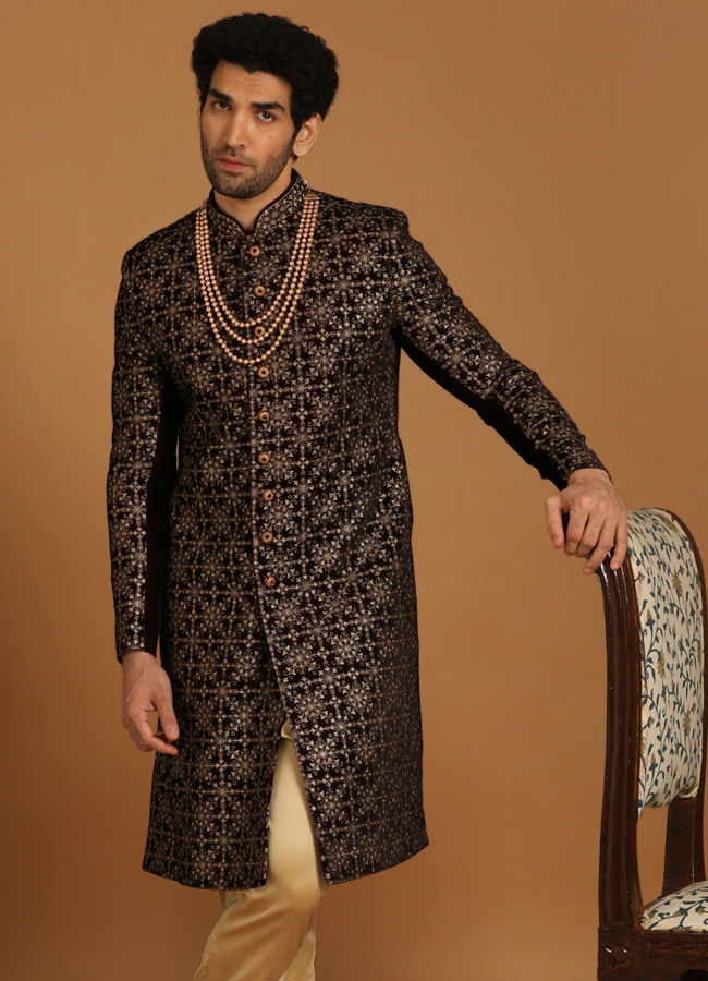 alt message - Manyavar Men Regal Velvet Maroon Sherwani Set image number 1