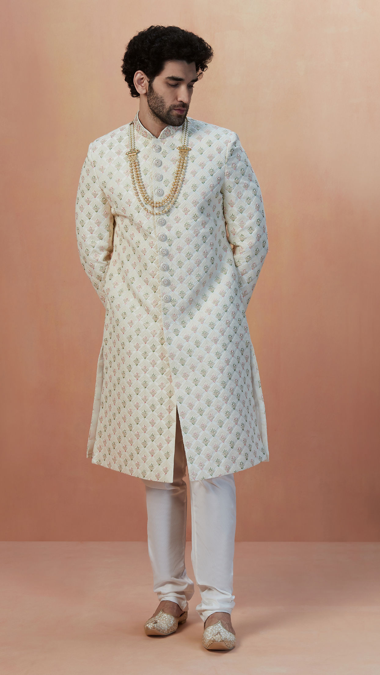 Manyavar Men Pearl White Self Embroidered Sherwani With Dupatta