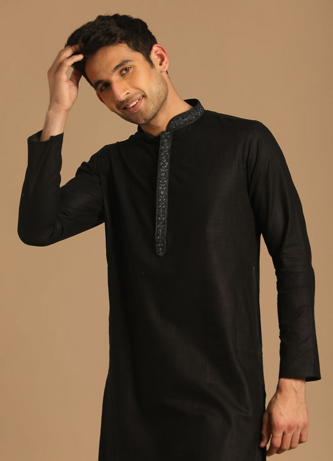 alt message - Manyavar Men Black Kurta Set With Neck Detailing image number 0