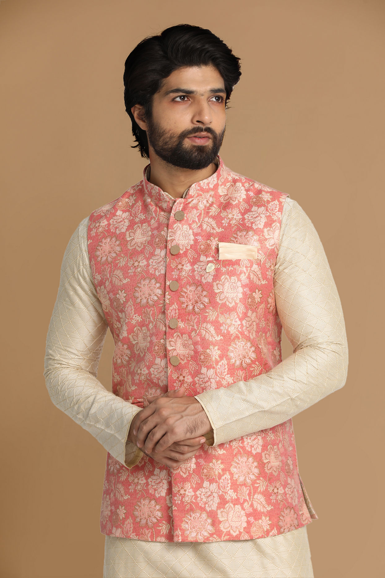 alt message - Manyavar Men Elegant Gajaree Jacket image number 0