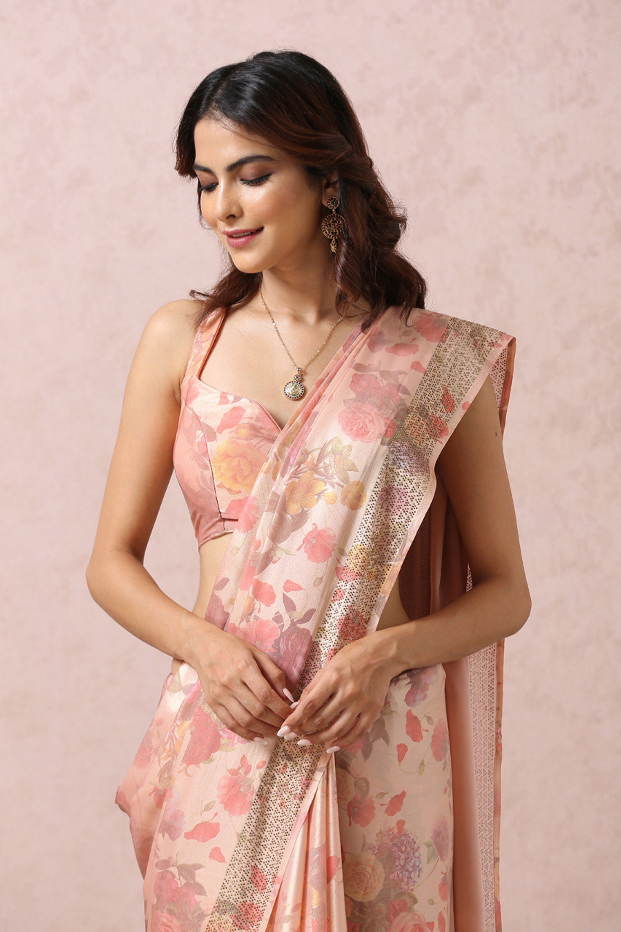 Mohey Women Pink Floral Printed Saree