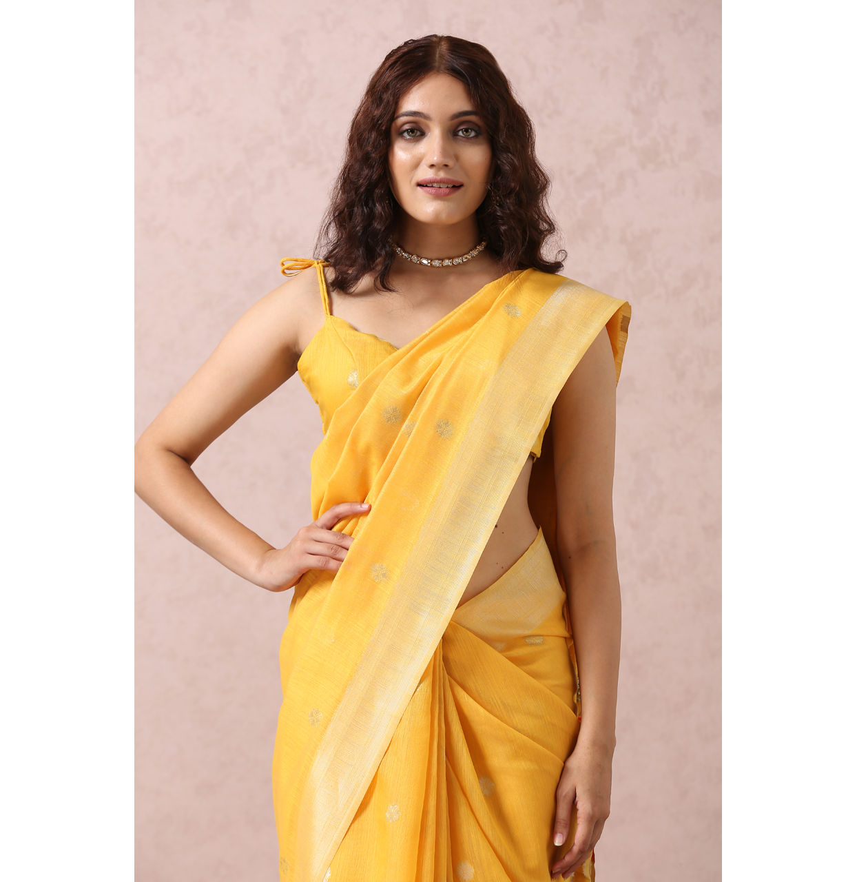 alt message - Mohey Women Yellow Floral Chanderi Saree image number 1