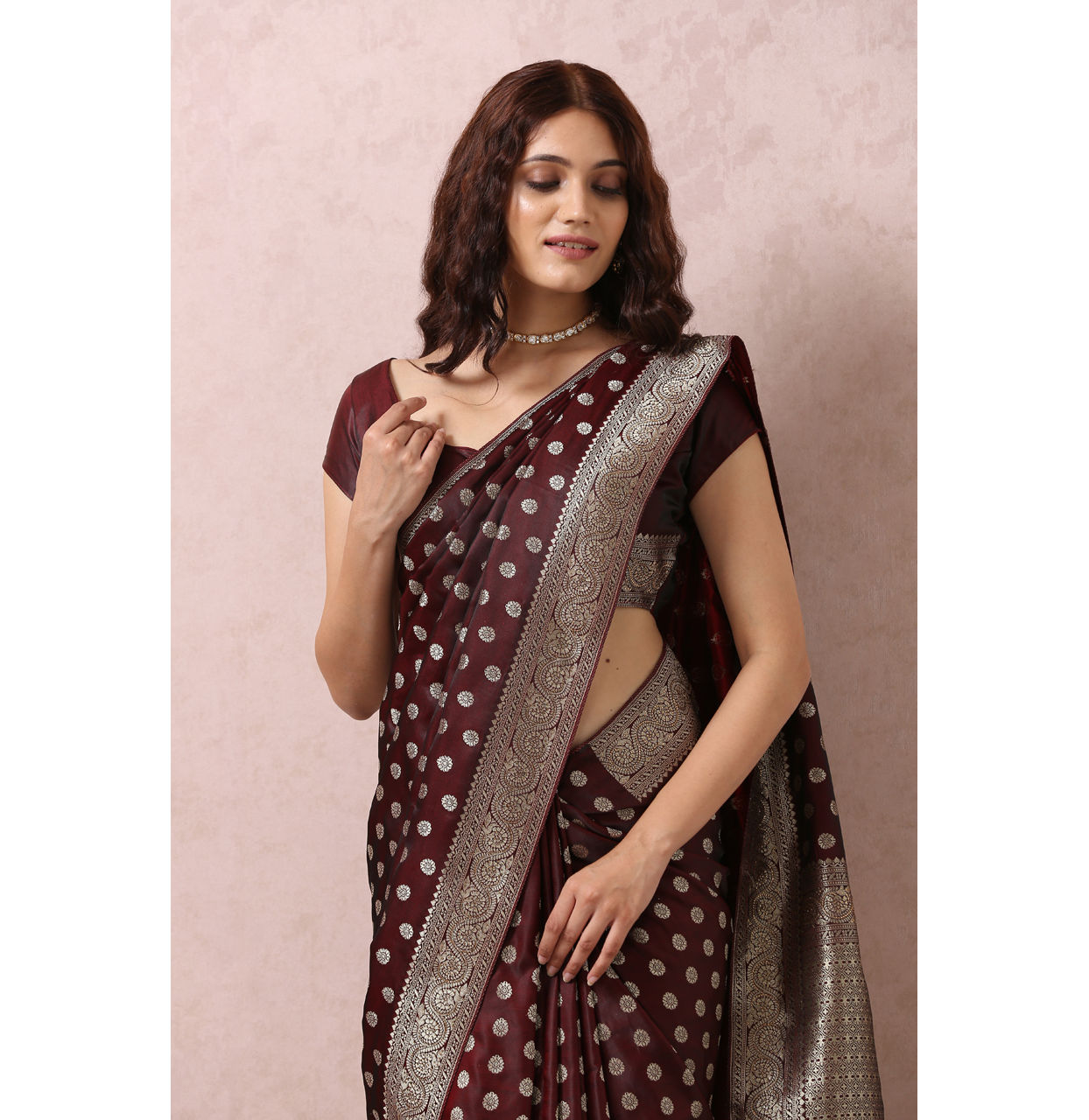 alt message - Mohey Women Maroon Art Silk Saree With Golden Motifs image number 1