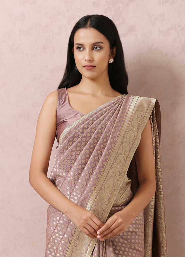 alt message - Mohey Women Purple Art Silk Saree With Golden Motifs image number 1