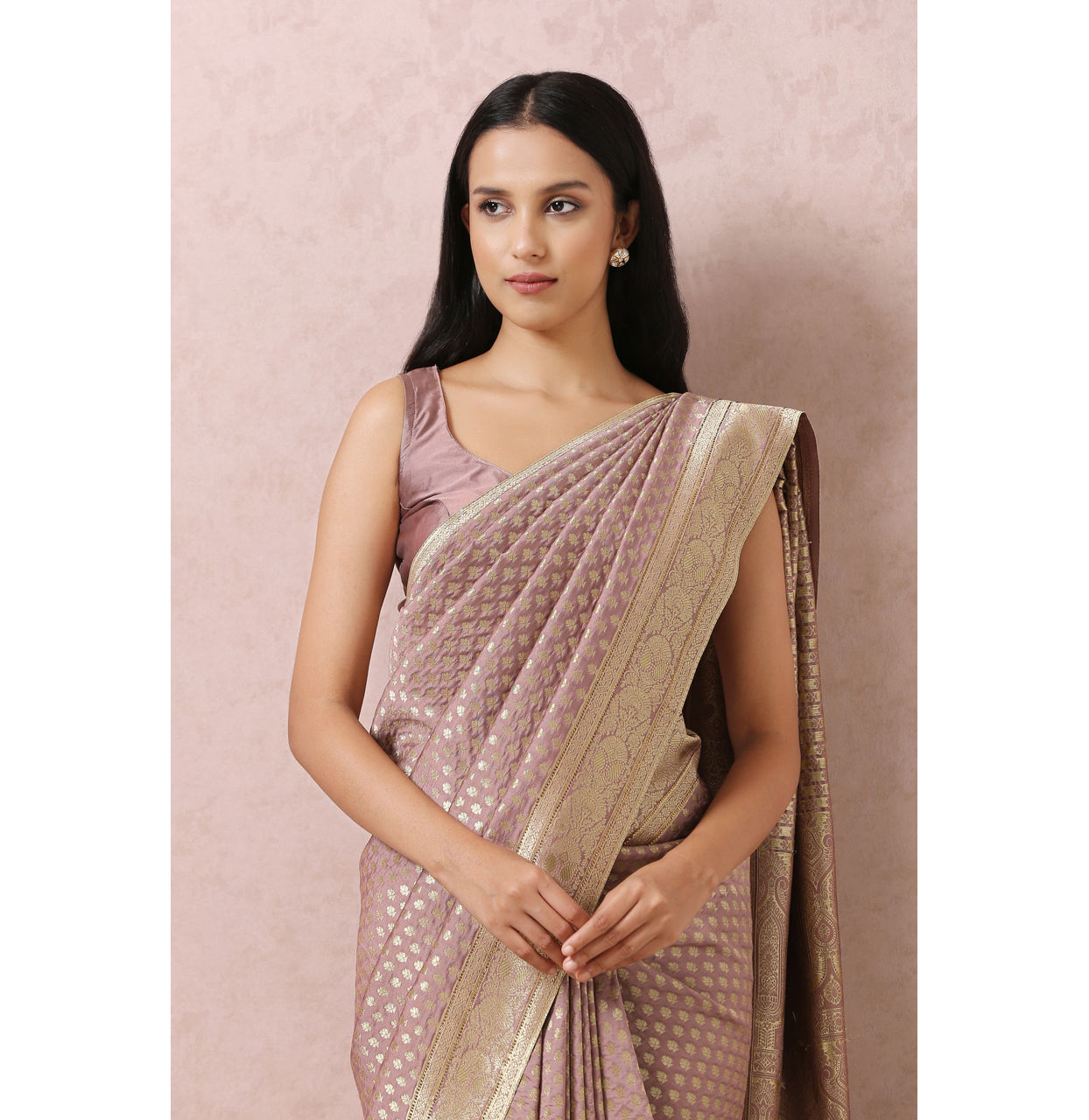 Mohey Women Purple Saree With Golden Motifs